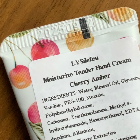 Hand lotion Cherry Amber - Picture 2 of 2